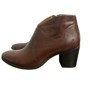 Frye Nora Short Zip Booties